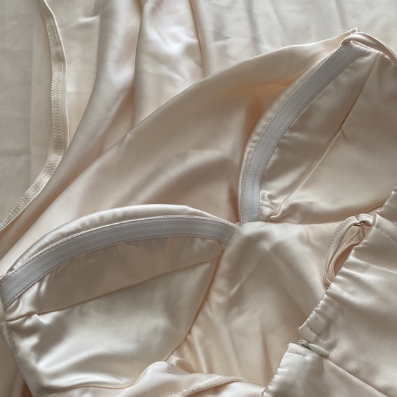 Mura boutique Satin gown - Picture 6 of 8